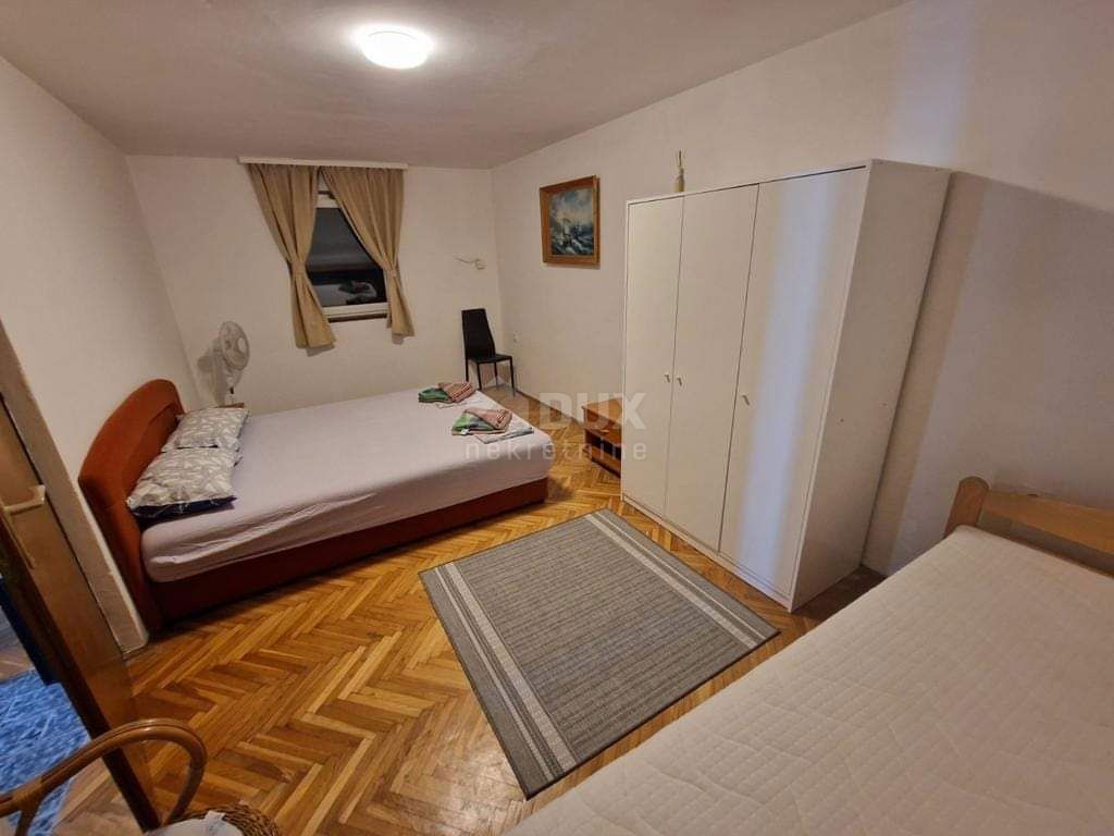 OTOK PAG, NOVALJA - Apartma 2. red od morja!