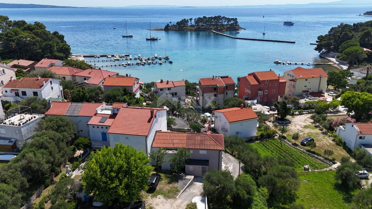 OTOK RAB, BANJOL - NOVOGRADNJA - Apartma v pritličju 150m od morja