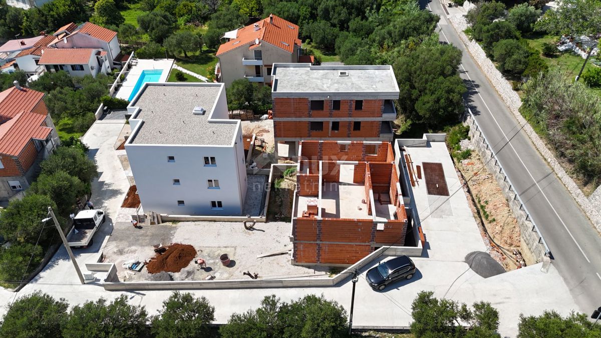 OTOK RAB, BANJOL - NOVOGRADNJA - Apartma v pritličju 150m od morja