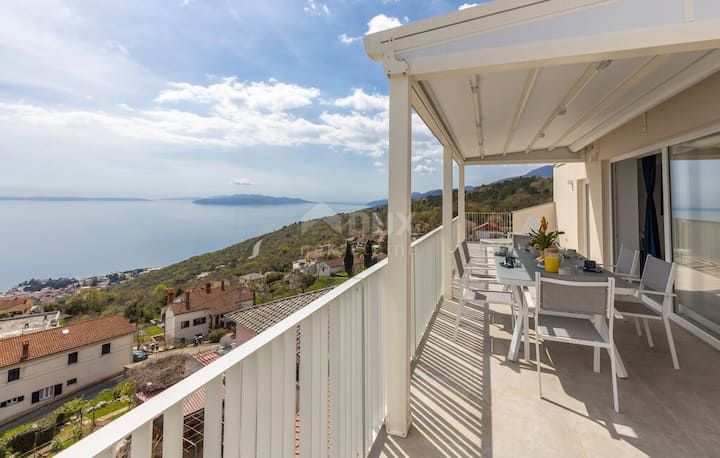 OPATIJA, BREGI - stanovanje 85m2, DB+3S, 2. NADSTROPJE s panoramskim pogledom na morje in bazenom