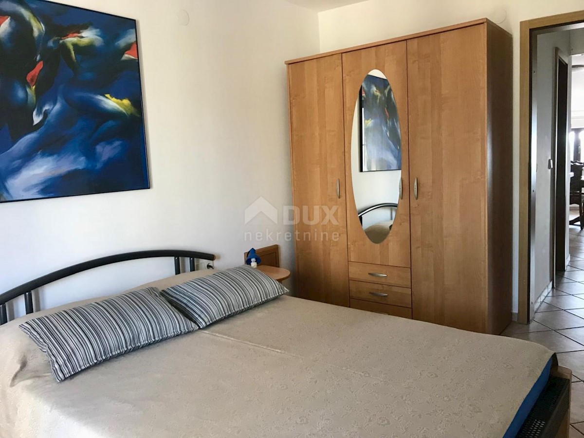 CRIKVENICA - čudovita hiša v središču Crikvenice z dvema poslovnima prostoroma