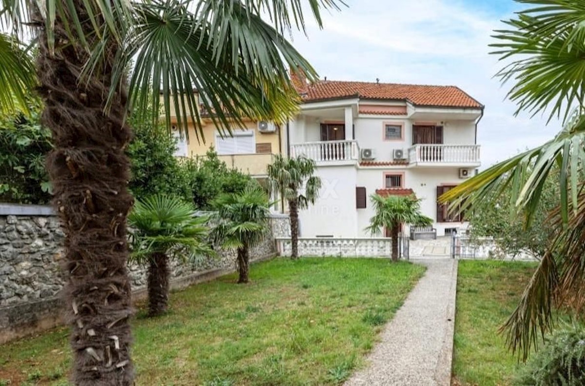 CRIKVENICA - čudovita hiša v središču Crikvenice z dvema poslovnima prostoroma