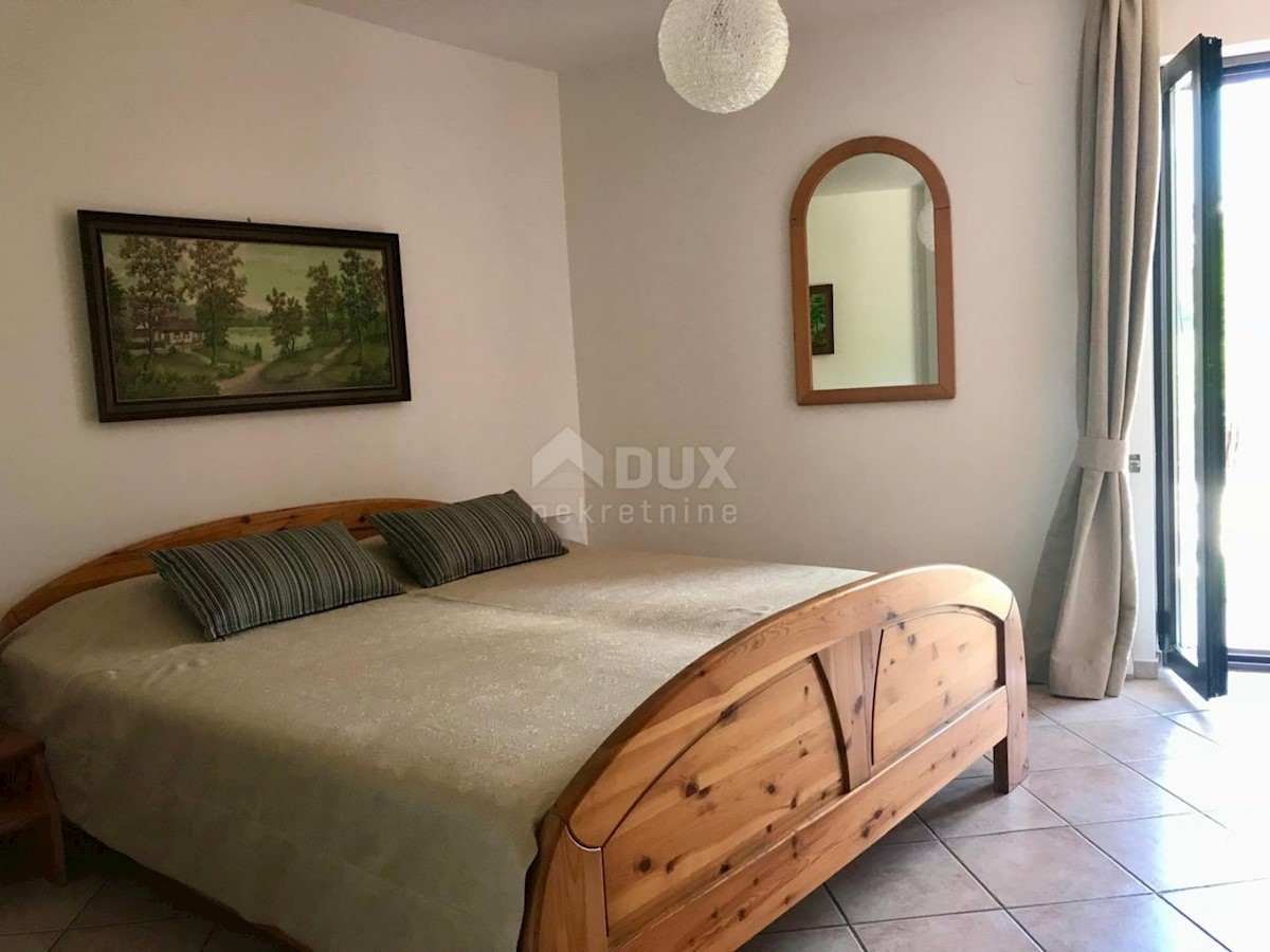 CRIKVENICA - čudovita hiša v središču Crikvenice z dvema poslovnima prostoroma