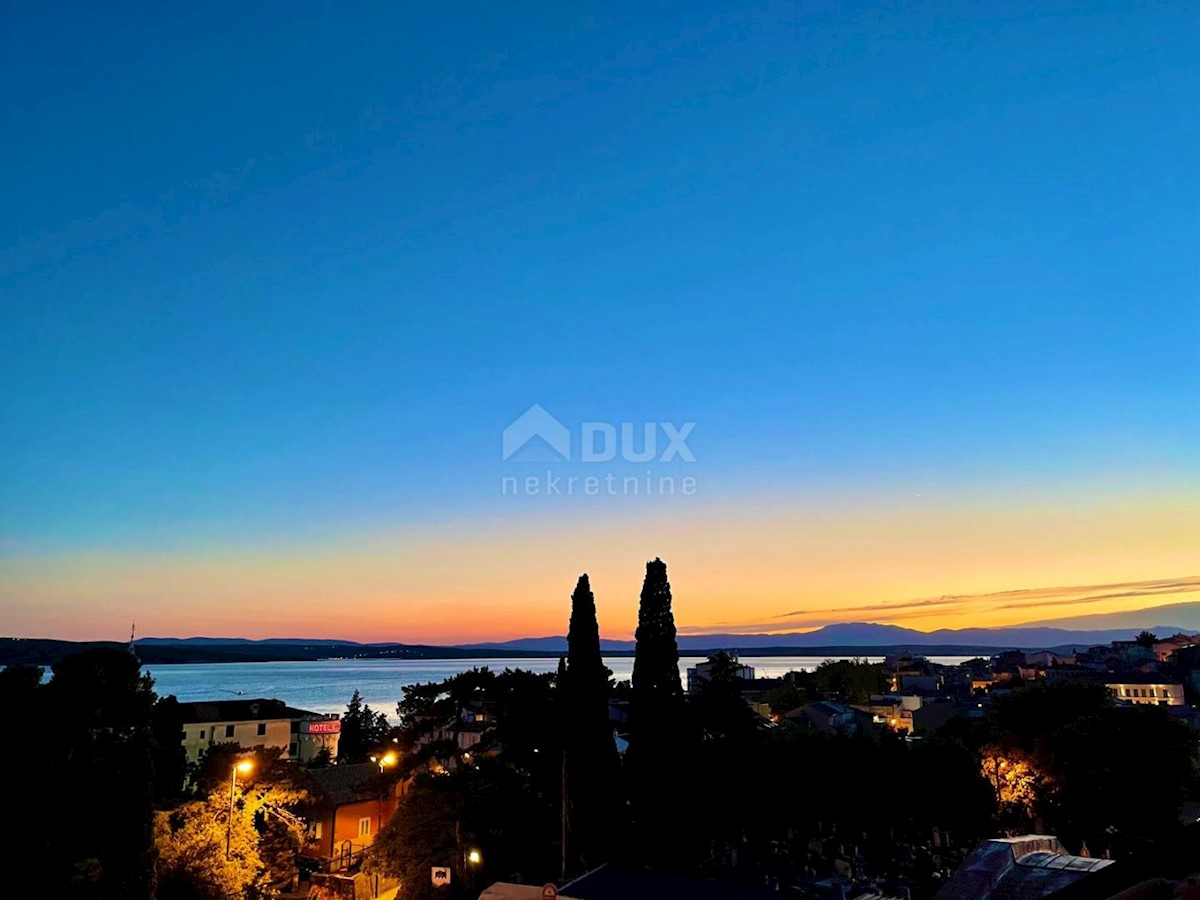 CRIKVENICA - čudovita hiša v središču Crikvenice z dvema poslovnima prostoroma