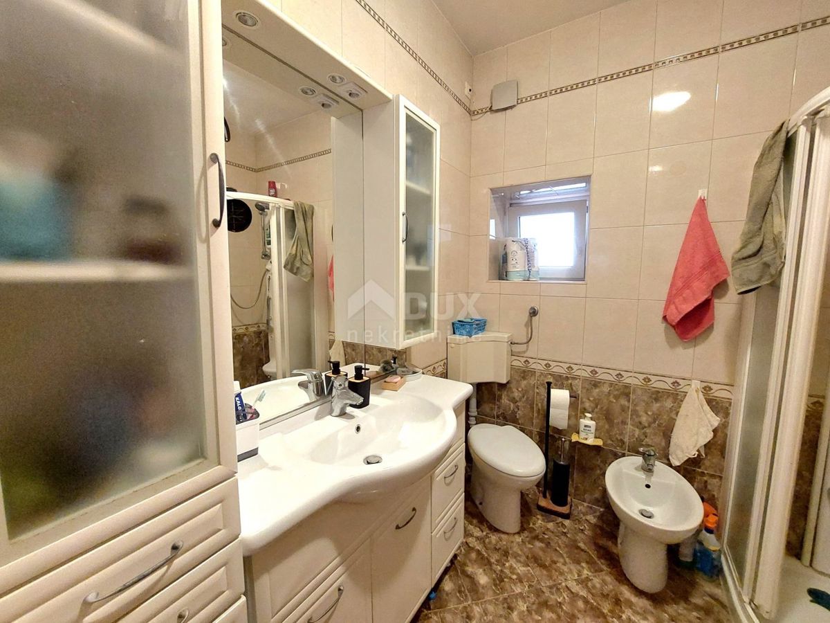 ISTRA, KANFANAR - Stoletna kamnita lepotica z dvema apartmajema v centru