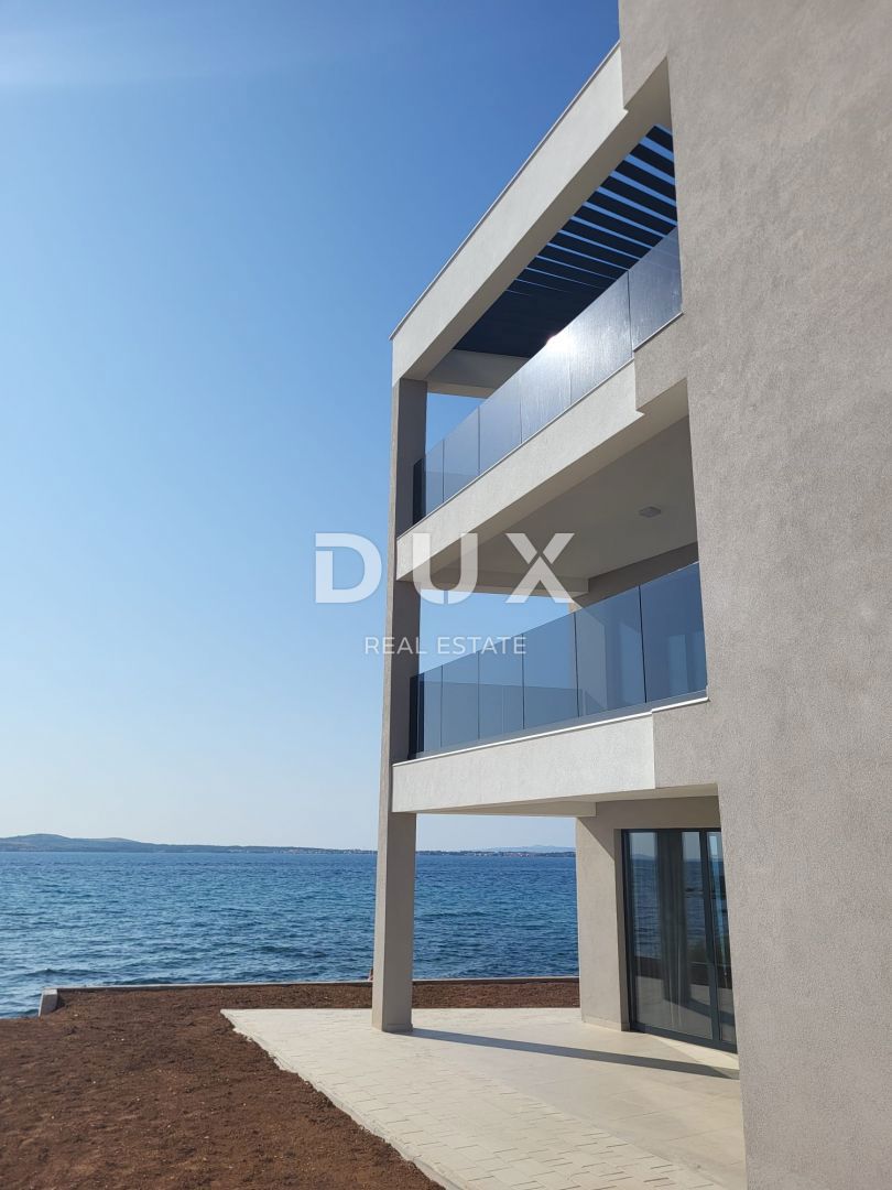 PRIVLAKA, ZADAR - S3 Luksuzna novogradnja v 1. vrsti do morja