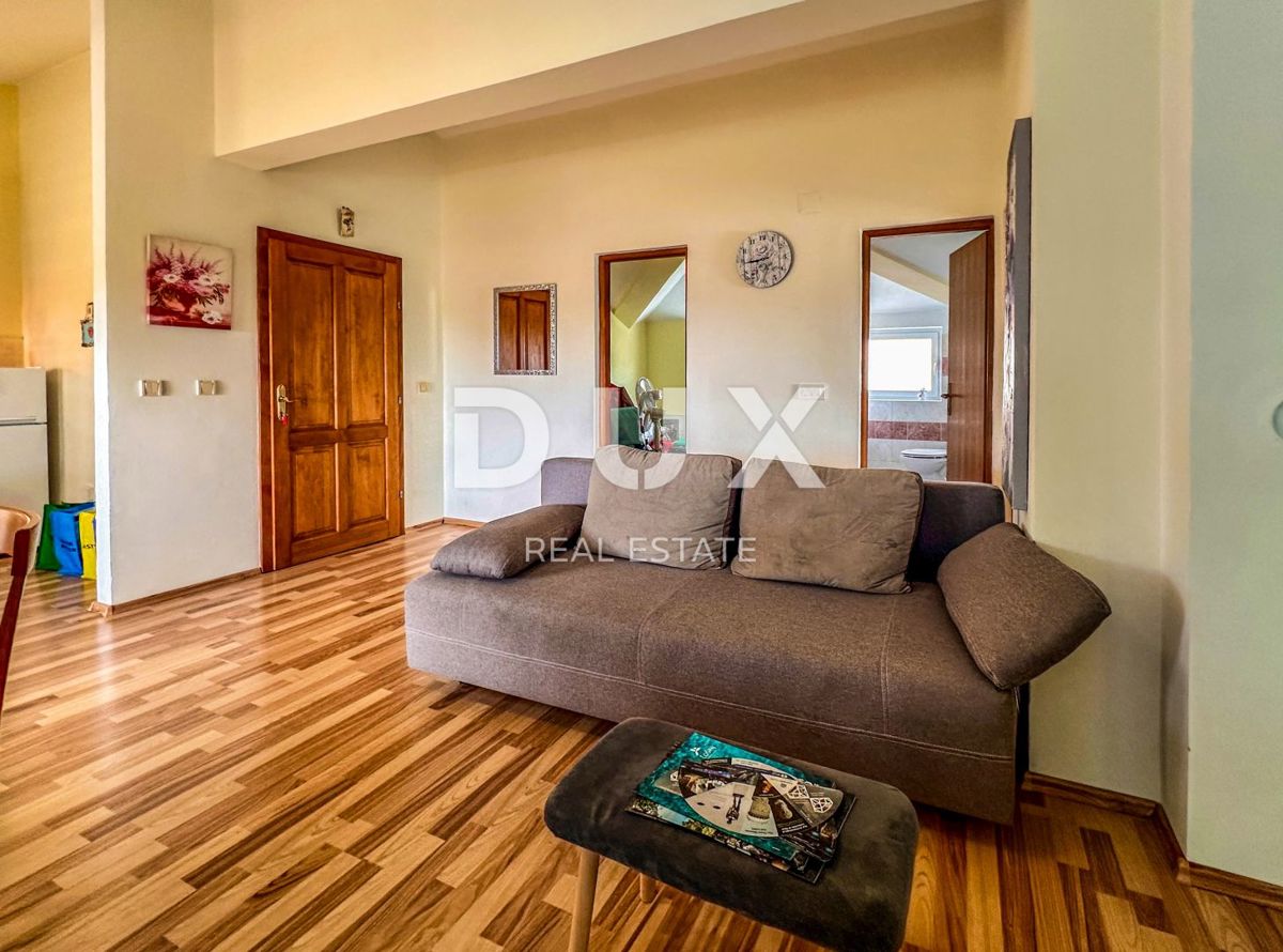 MALI LOŠINJ - Hiša s tremi apartmaji v mirnem delu otoka