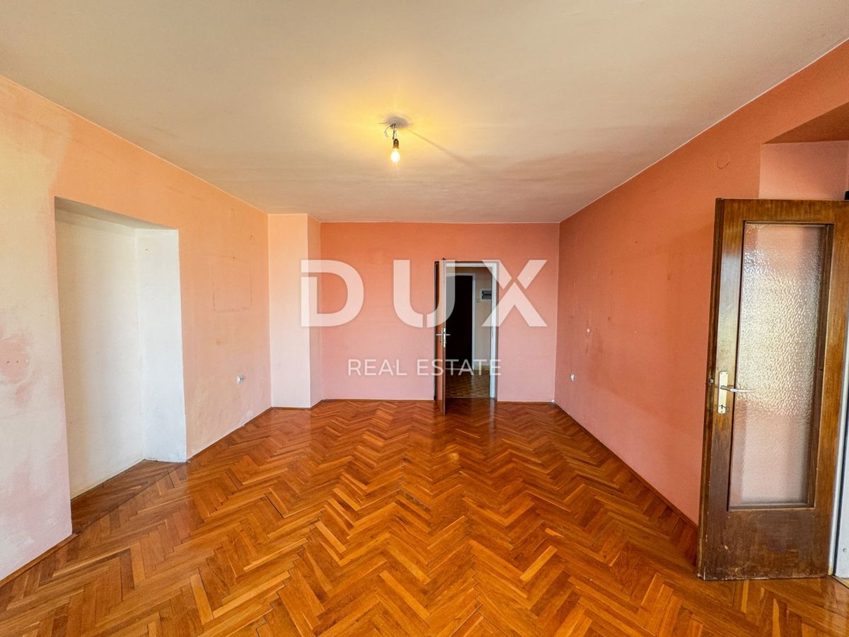 OPATIJA, CENTER - fantastično stanovanje za adaptacijo, prva vrsta do morja + PARKIRIŠČE!! 