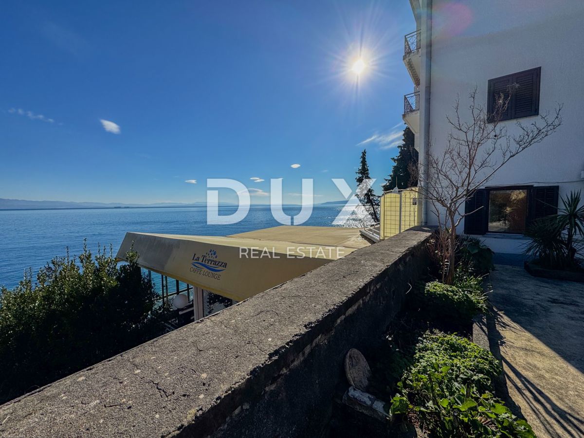 OPATIJA, CENTER - fantastično stanovanje za adaptacijo, prva vrsta do morja + PARKIRIŠČE!! 