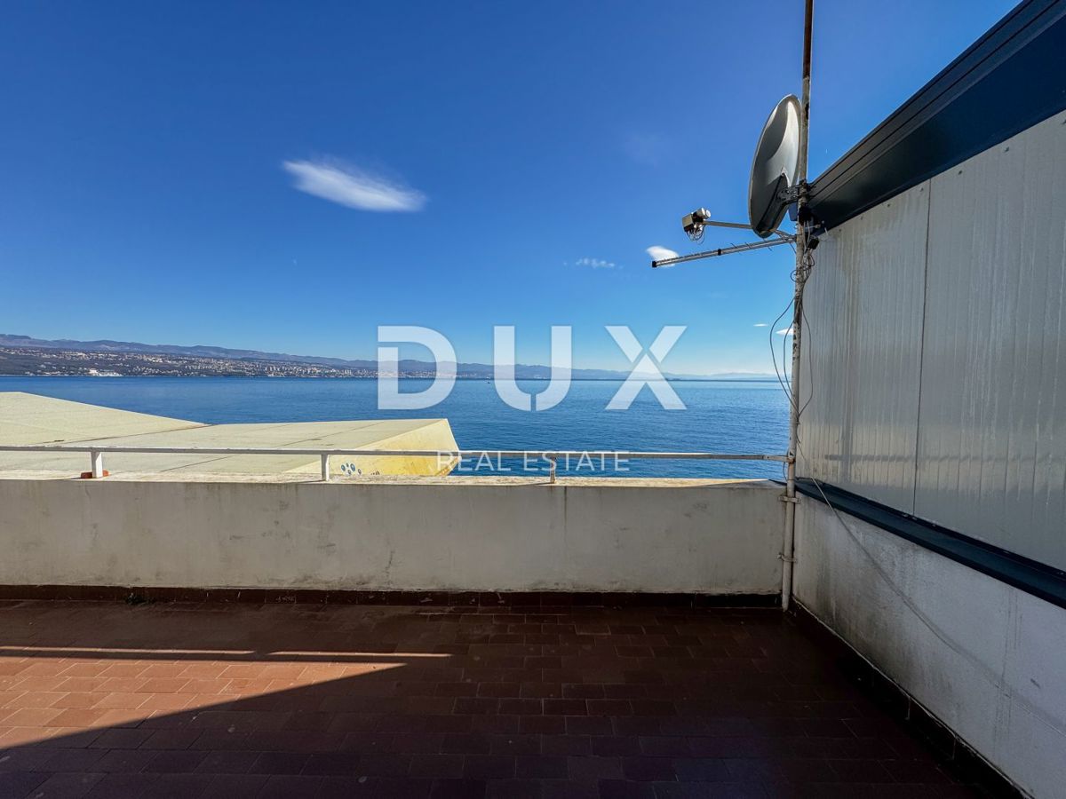 OPATIJA, CENTER - fantastično stanovanje za adaptacijo, prva vrsta do morja + PARKIRIŠČE!! 
