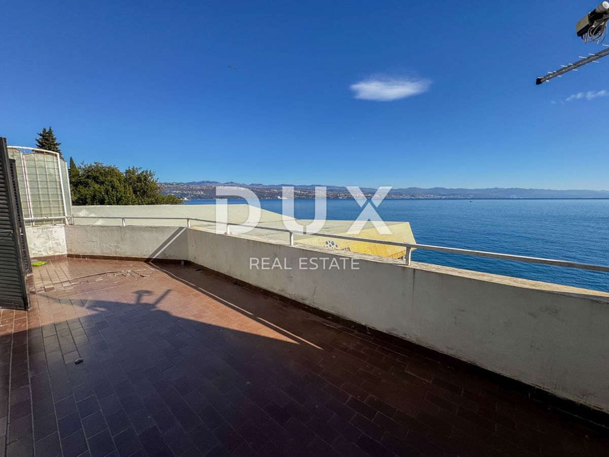 OPATIJA, CENTER - fantastično stanovanje za adaptacijo, prva vrsta do morja + PARKIRIŠČE!! 