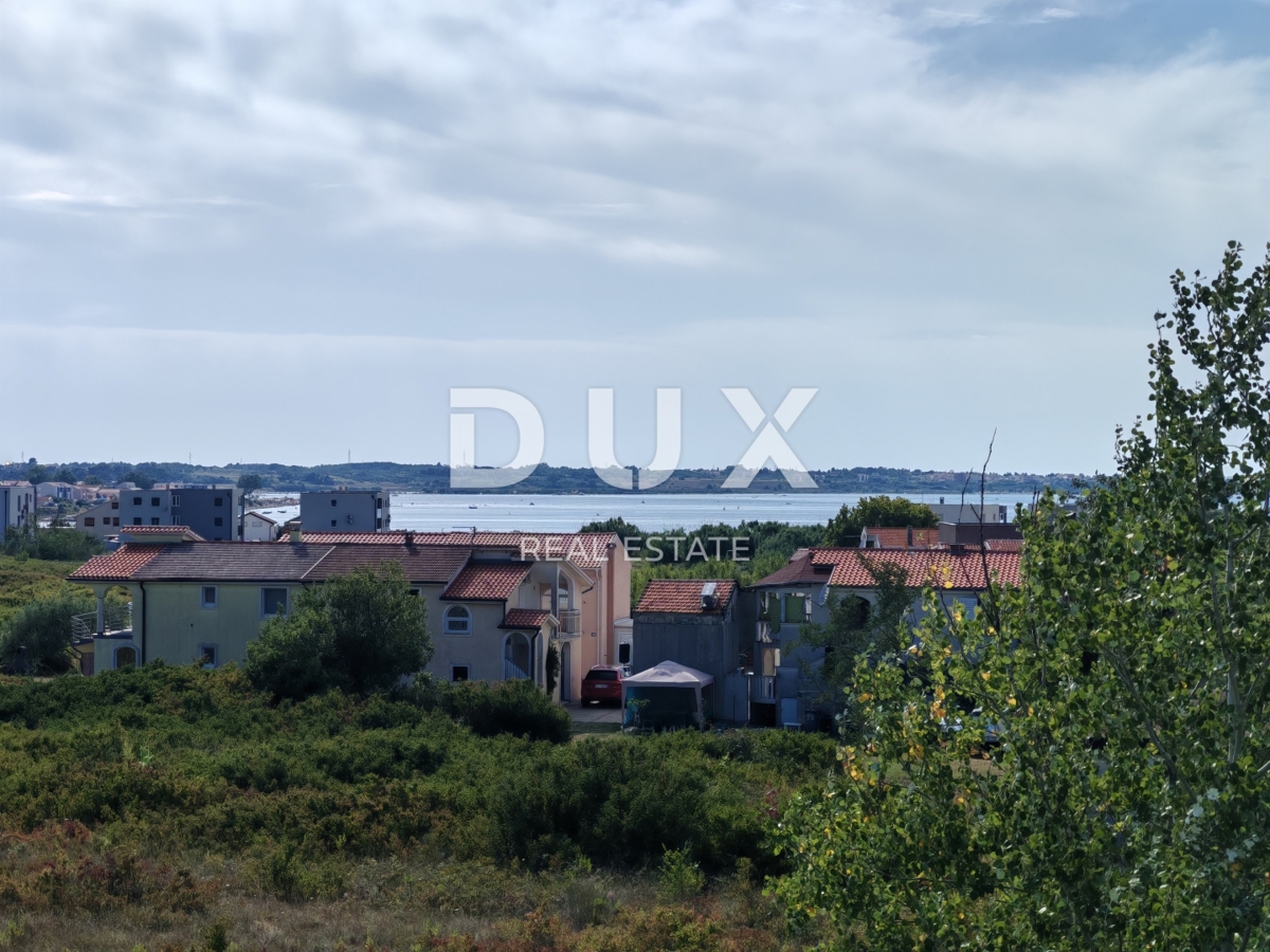 ZADAR, ZUKVE - Prostoren dvojček z bazenom! Novogradnja! IN