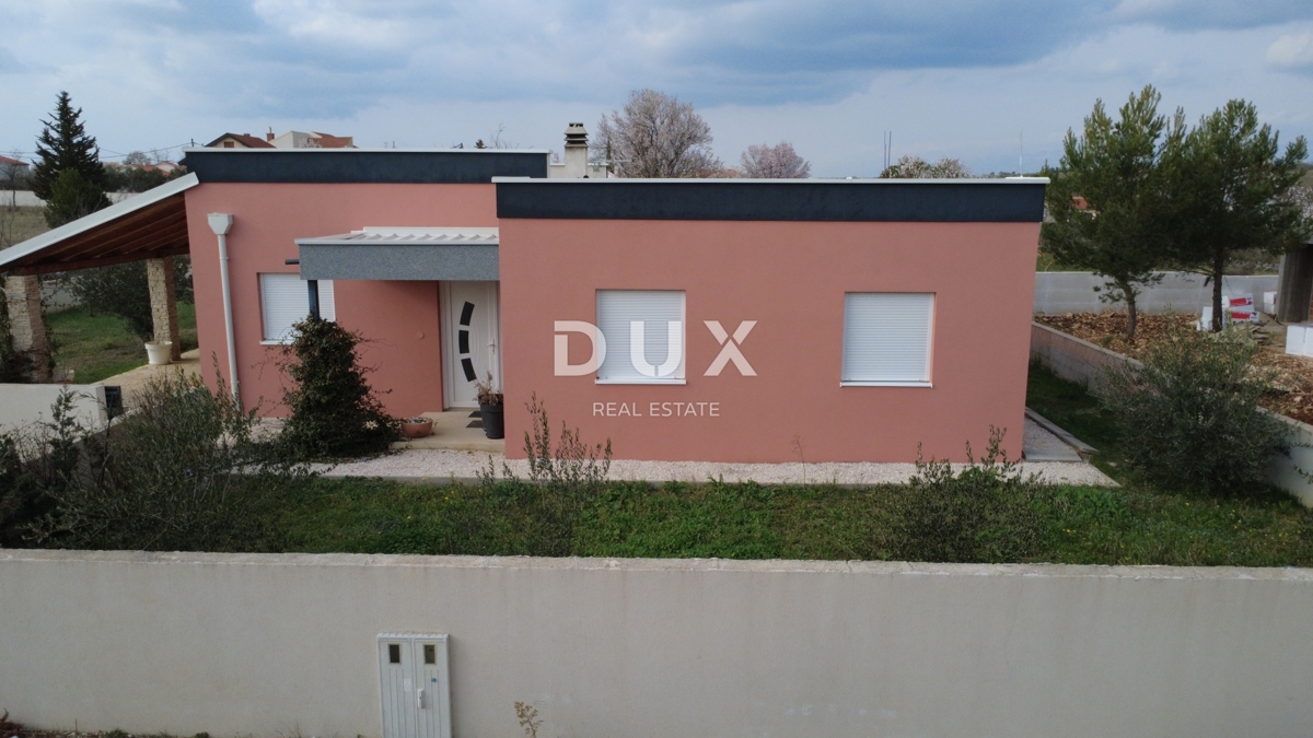 ZADAR, MURVICA - Moderna hiša s prostornim dvoriščem - Novogradnja!