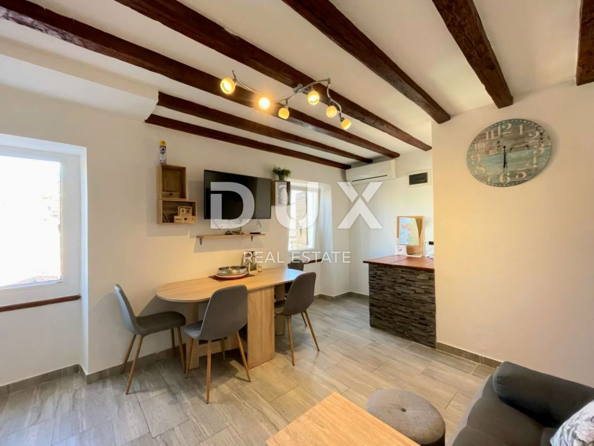 ISTRA, ROVINJ - 1S+DB prenovljeno stanovanje, ki se nahaja 50m od rive in najbolj znane ulice v mestu