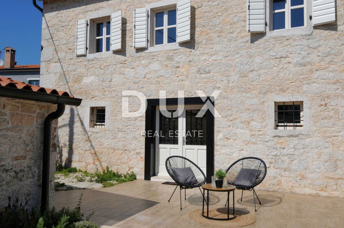 ISTRA, VIŠNJAN - Kamniti lepotec v središču majhne vasice