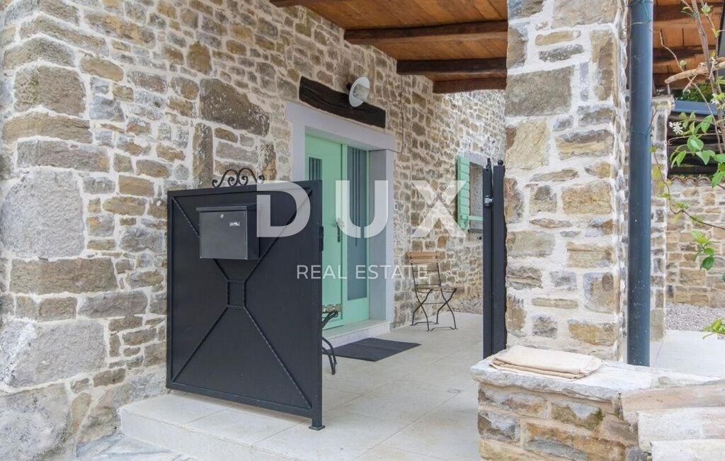ISTRA, MOTOVUN - Avtohtona kamnita hiša z bazenom