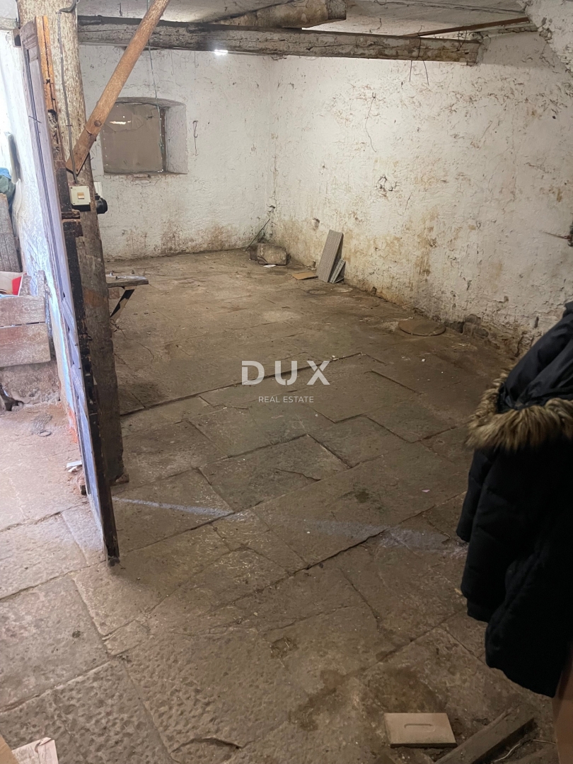 ISTRA, BUJE - Hiša na edinstveni lokaciji s panoramskim razgledom