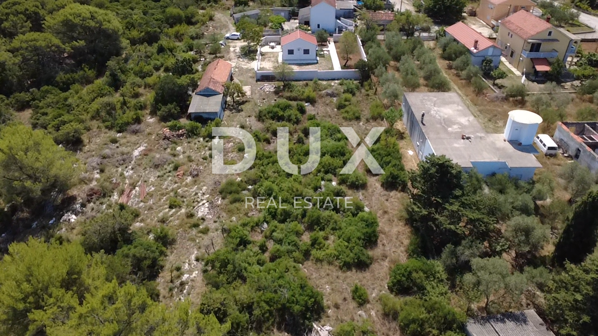 ZADAR, ČRNO - Zazidljivo zemljišče 1040m²