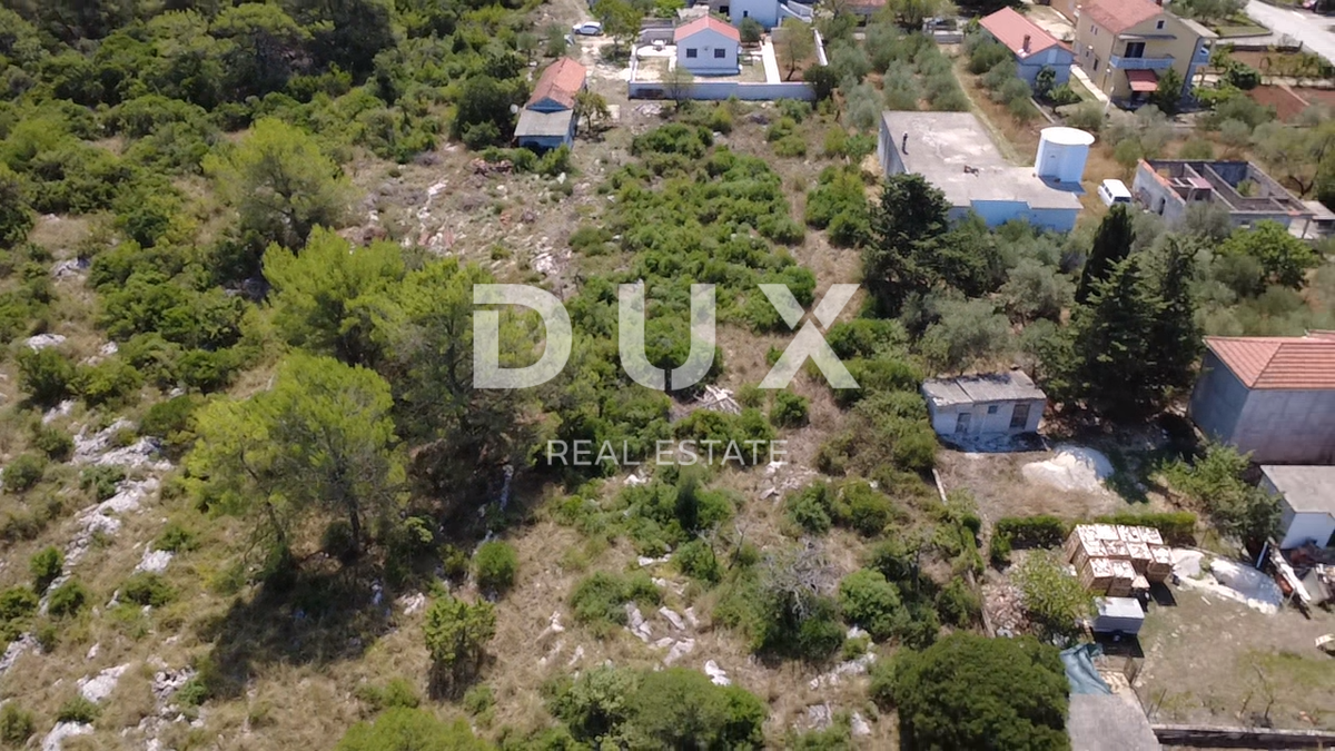 ZADAR, ČRNO - Zazidljivo zemljišče 1040m²