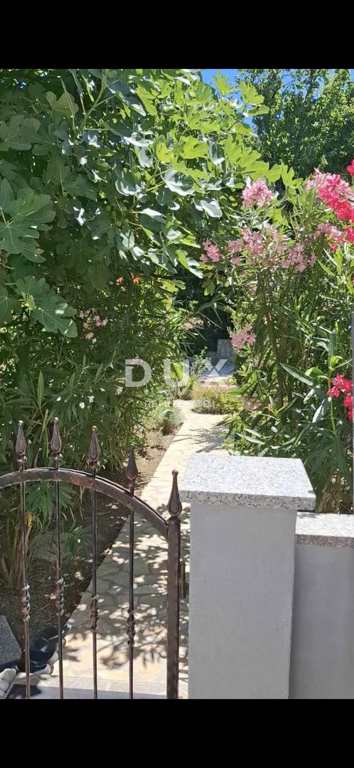 ISTRA, LABIN - Stanovanje na ekskluzivni lokaciji z vrtom in garažo