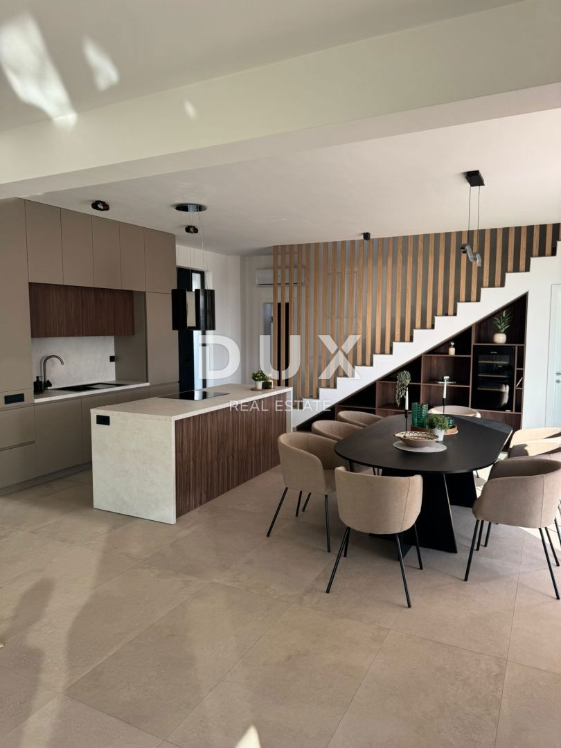 OTOK PAG, KOLAN - vila 200m2 z bazenom + površina 400m2