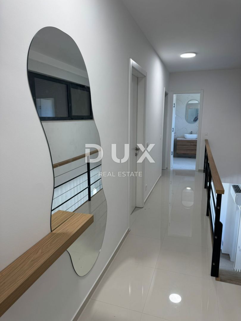 OTOK PAG, KOLAN - vila 200m2 z bazenom + površina 400m2