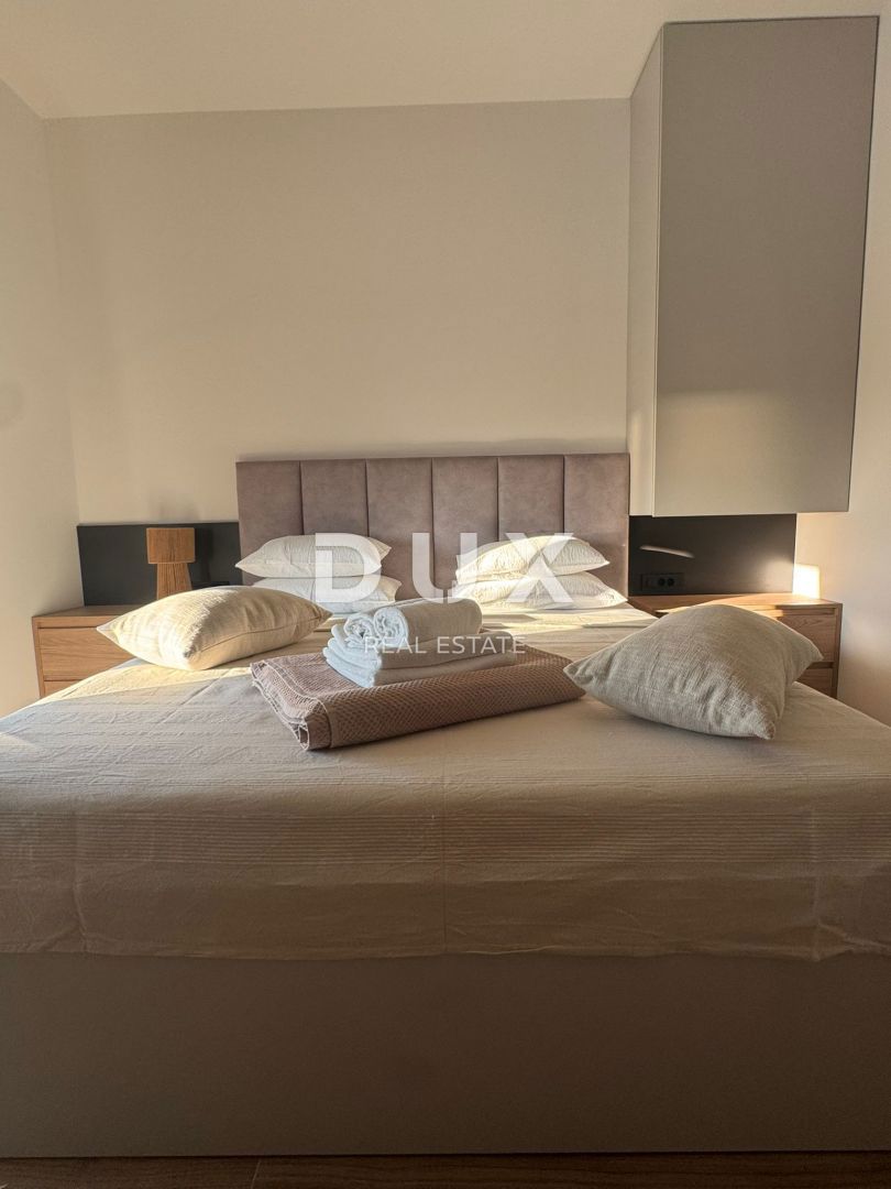 OTOK PAG, KOLAN - vila 200m2 z bazenom + površina 400m2