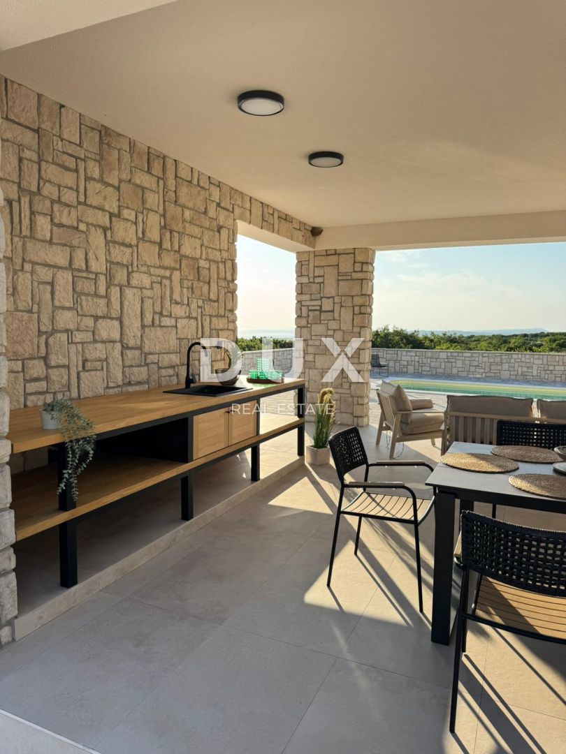 OTOK PAG, KOLAN - vila 200m2 z bazenom + površina 400m2