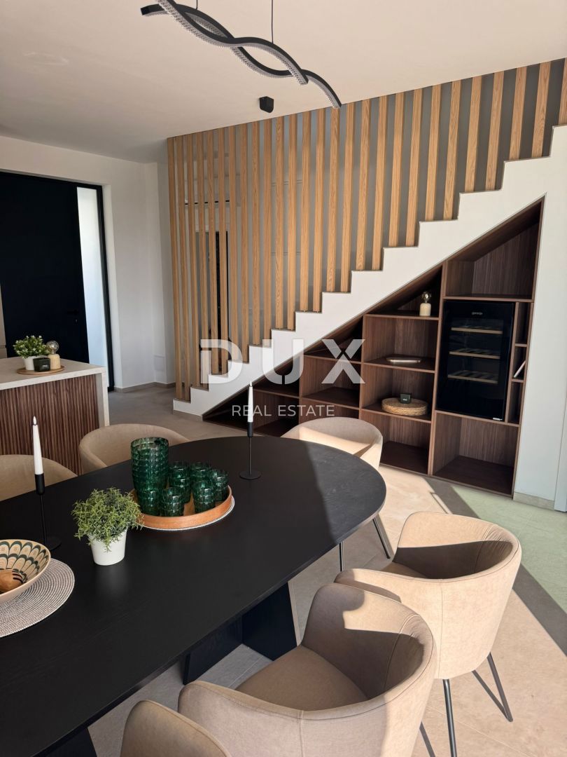OTOK PAG, KOLAN - vila 200m2 z bazenom + površina 400m2