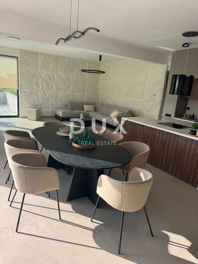 OTOK PAG, KOLAN - vila 200m2 z bazenom + površina 400m2