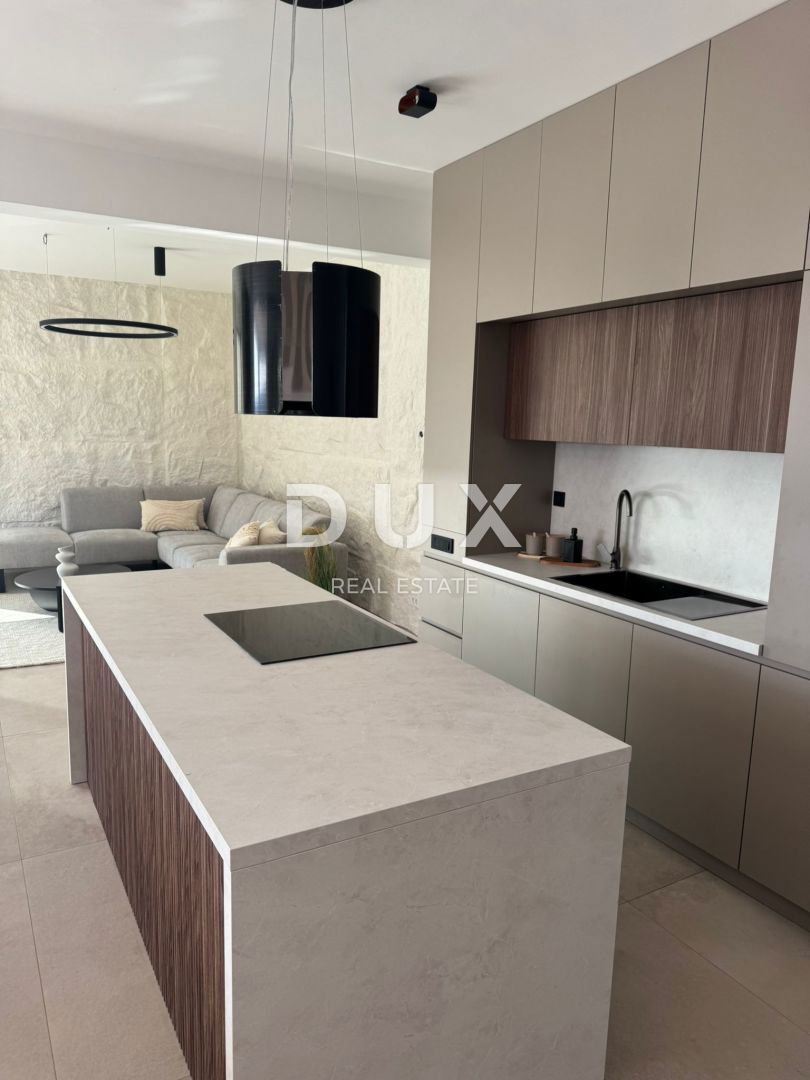 OTOK PAG, KOLAN - vila 200m2 z bazenom + površina 400m2
