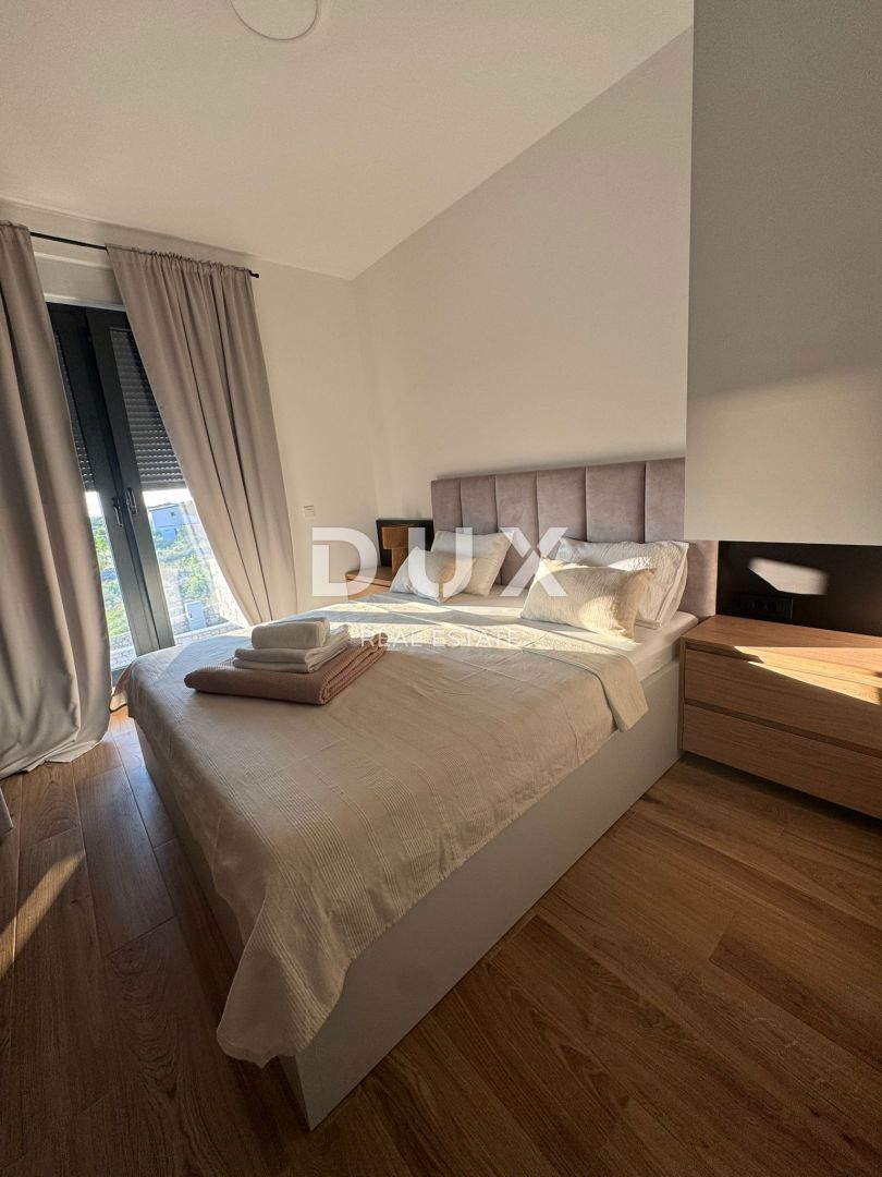 OTOK PAG, KOLAN - vila 200m2 z bazenom + površina 400m2