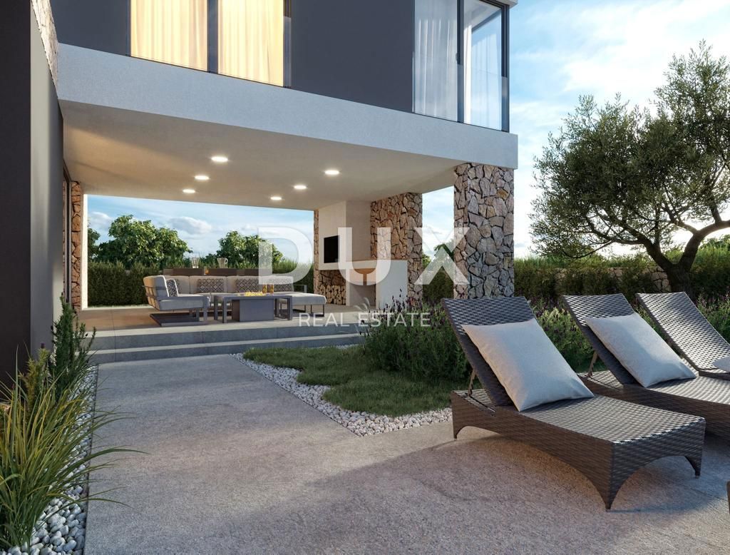 PAG, KOLAN - vila 170m2 z bazenom + okolica 500m2