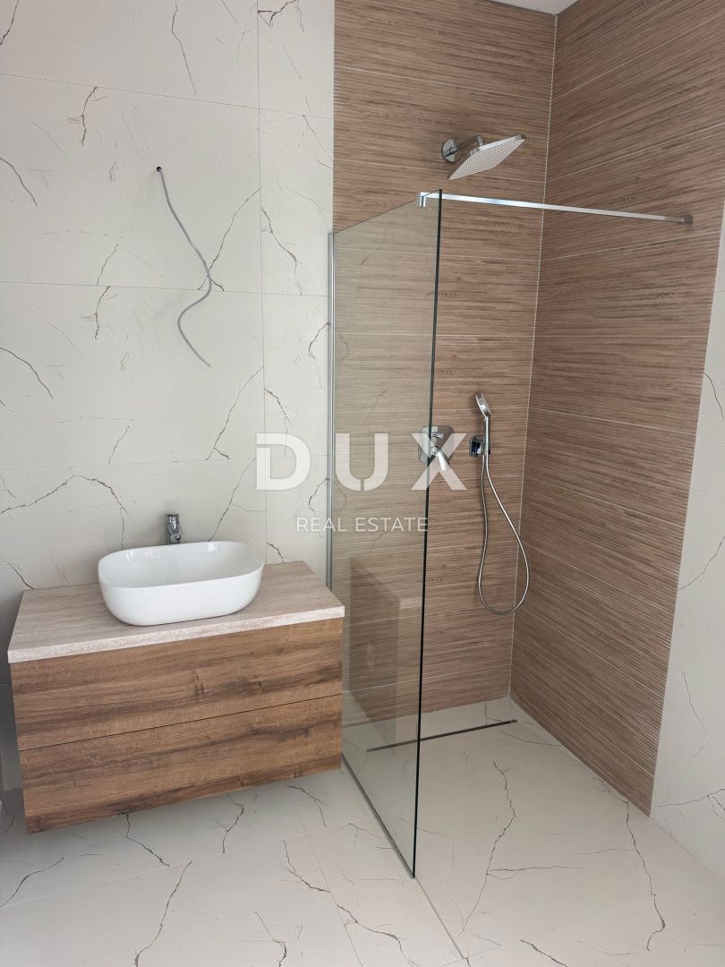 PAG, KOLAN - vila 170m2 z bazenom + okolica 500m2