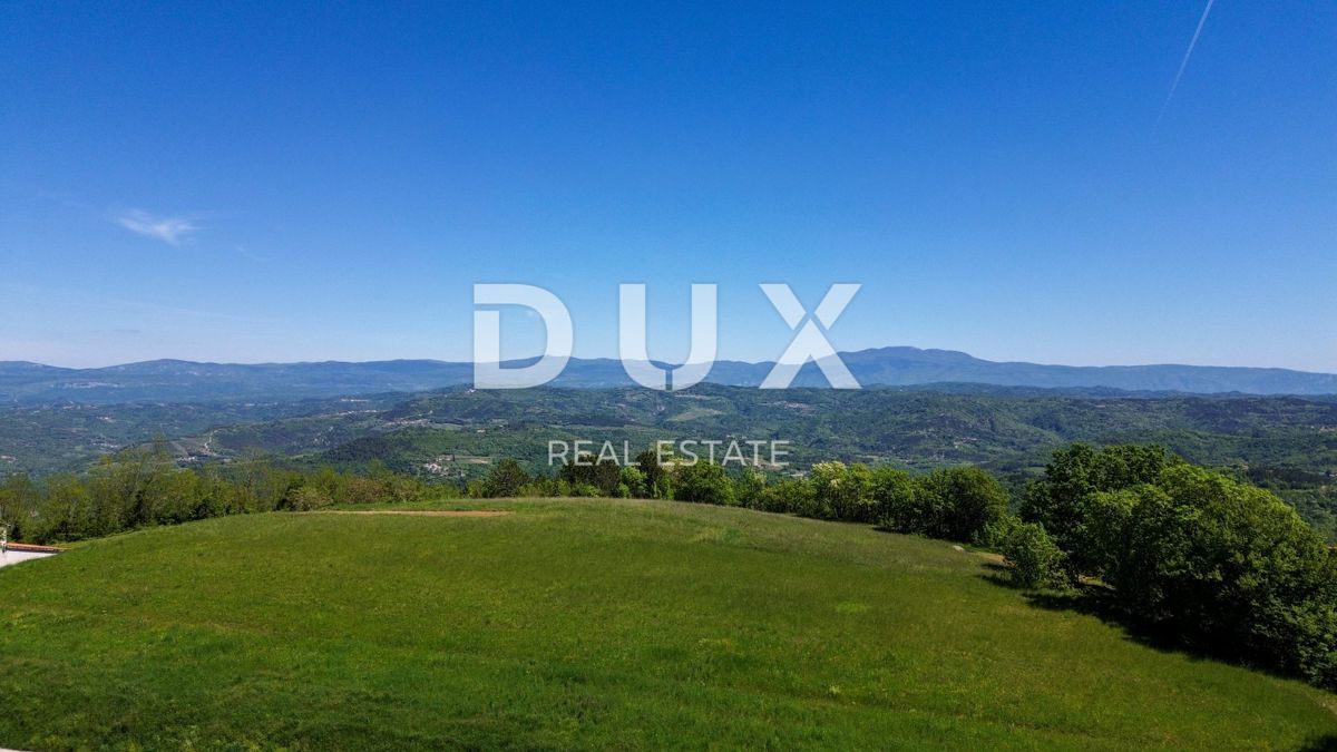 ISTRA, ZAMASK - Gradbeno zemljišče s panoramskim razgledom in veljavnim gradbenim dovoljenjem