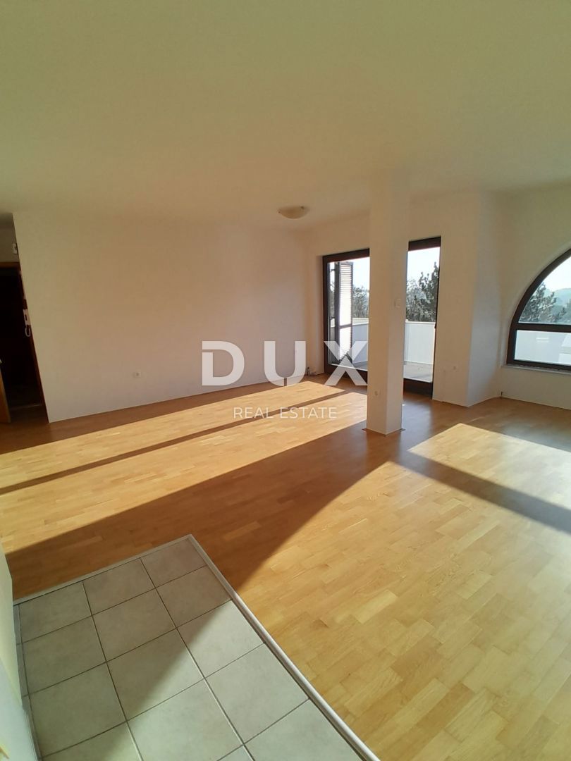 OTOK KRK, BAŠKA - 1 SPALNICA + DNEVNA SOBA Apartma v pritličju, pogled na zelenje
