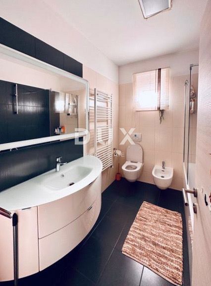 ISTRA, PULA - Prostorno in moderno opremljeno stanovanje, 103 m², 1. nadstropje 