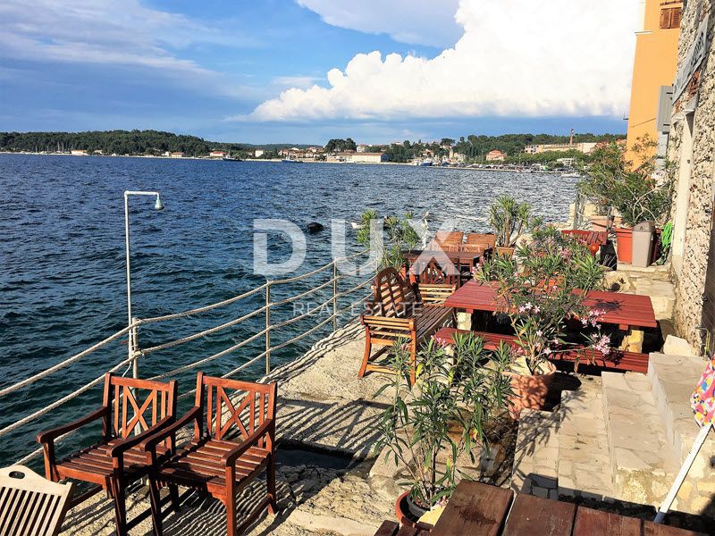 ISTRA, ROVINJ - Stanovanje z 2 spalnicama in 1 kopalnico v prvi vrsti ob morju z zasebno plažo