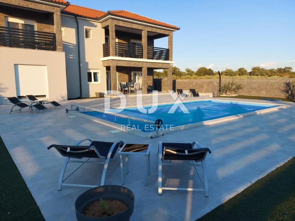 ZADAR, MURVICA - Vila z bazenom in velikim vrtom!