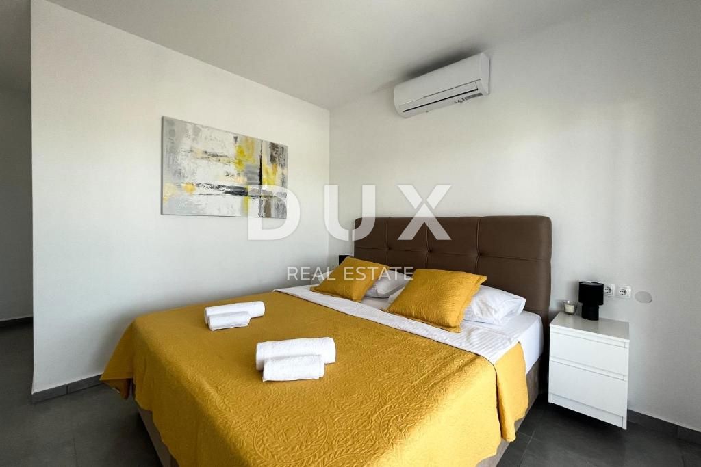 ZADAR, MURVICA - Vila z bazenom in velikim vrtom!