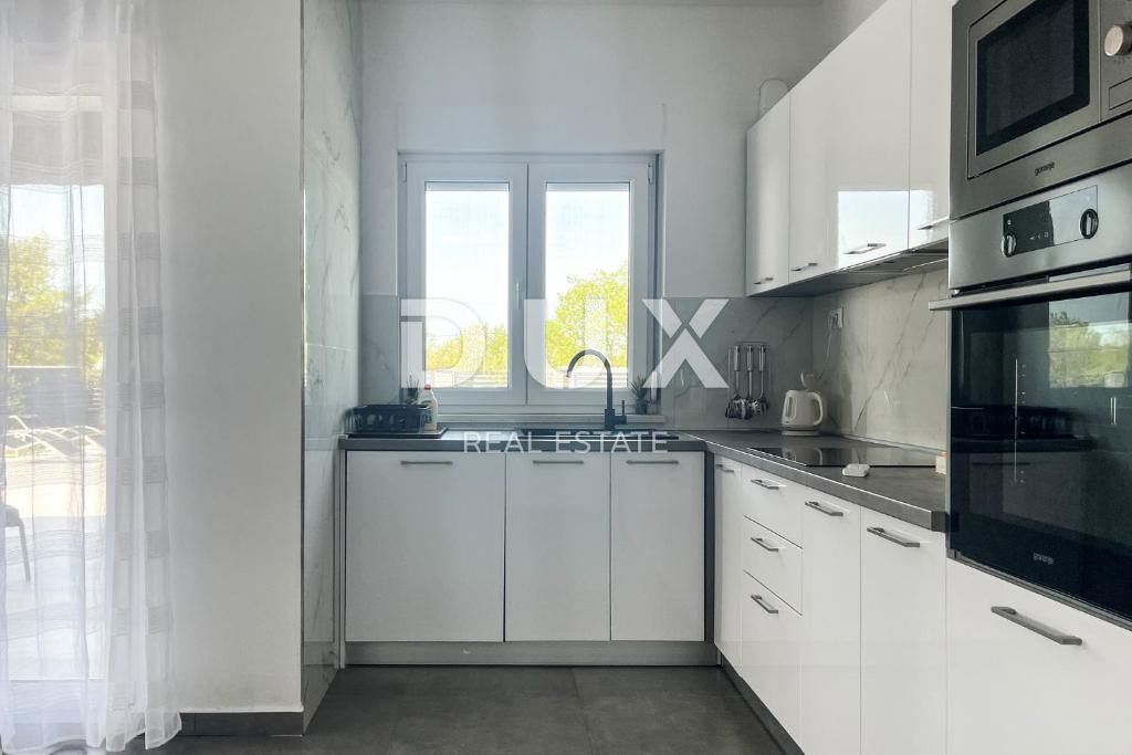 ZADAR, MURVICA - Vila z bazenom in velikim vrtom!
