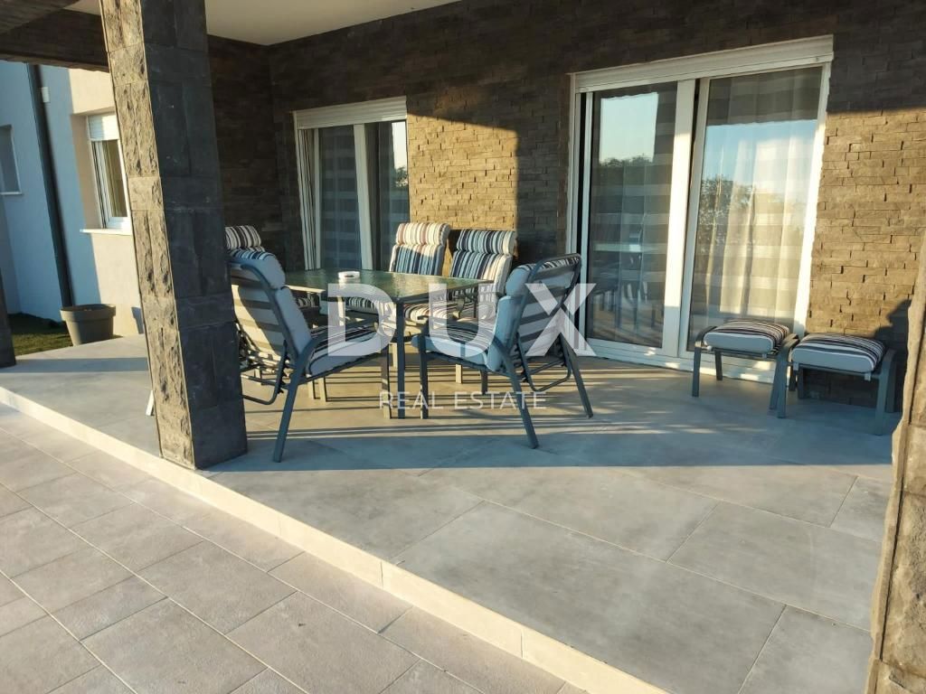 ZADAR, MURVICA - Vila z bazenom in velikim vrtom!