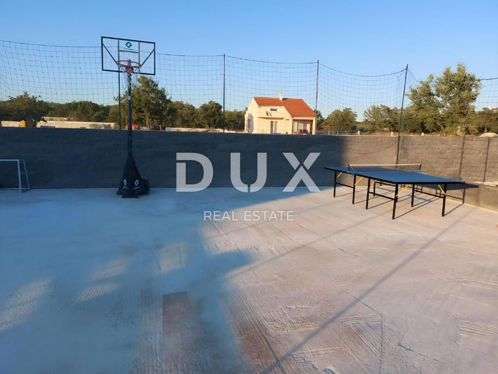 ZADAR, MURVICA - Vila z bazenom in velikim vrtom!