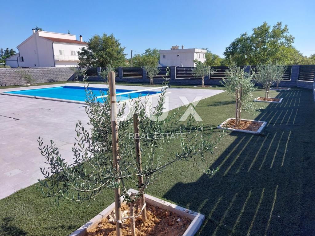 ZADAR, MURVICA - Vila z bazenom in velikim vrtom!