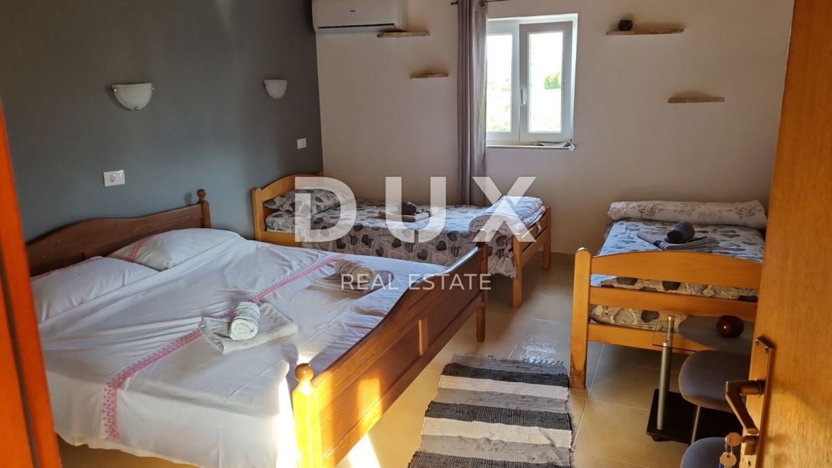 ISTRA, BRTONIGLA - Hiša z uveljavljenimi poslovnimi prostori