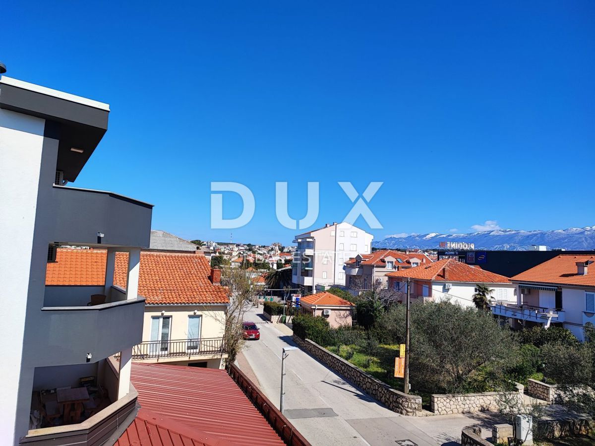 OTOK PAG, NOVALJA, CENTER - samostojna hiša s tremi apartmaji in bazenom