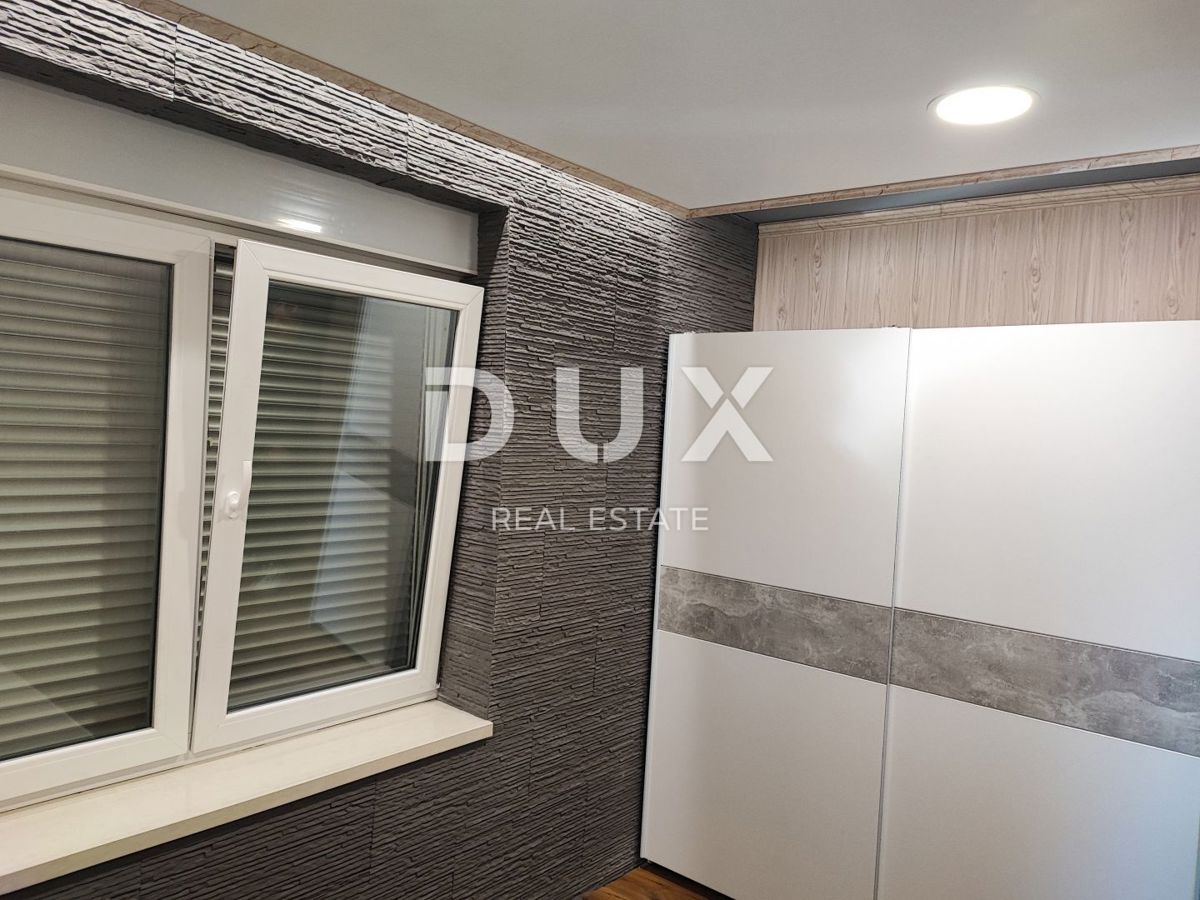 OTOK PAG, NOVALJA, CENTER - samostojna hiša s tremi apartmaji in bazenom