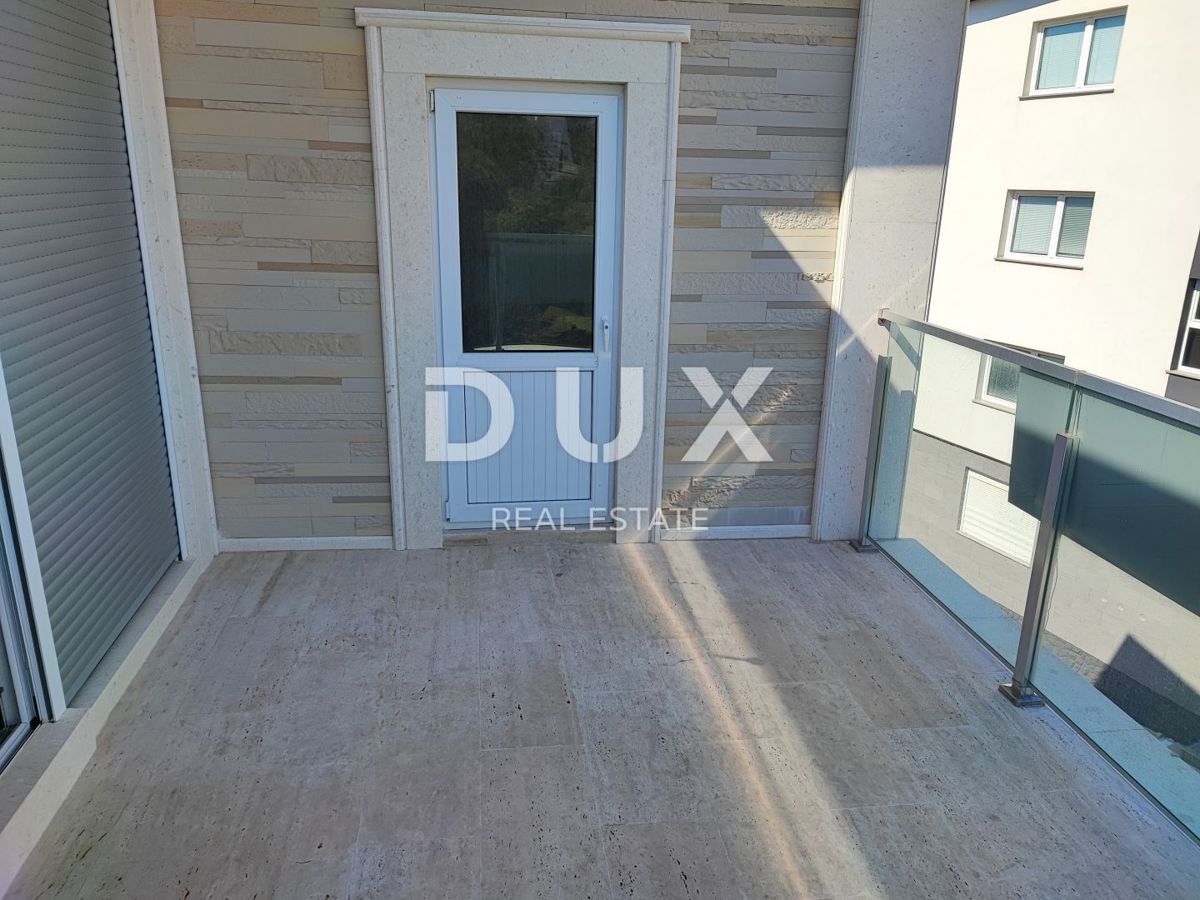 OTOK PAG, NOVALJA, CENTER - samostojna hiša s tremi apartmaji in bazenom