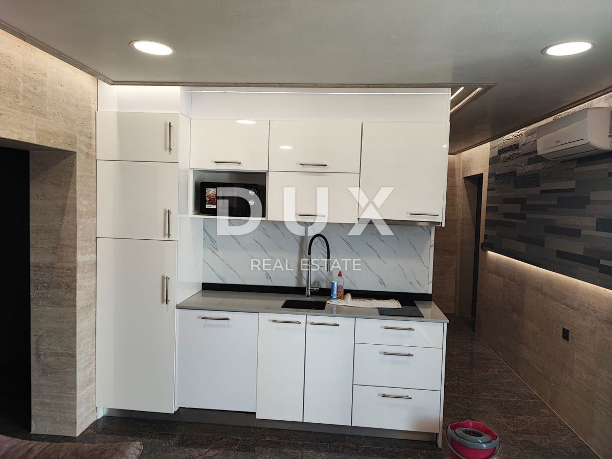 OTOK PAG, NOVALJA, CENTER - samostojna hiša s tremi apartmaji in bazenom