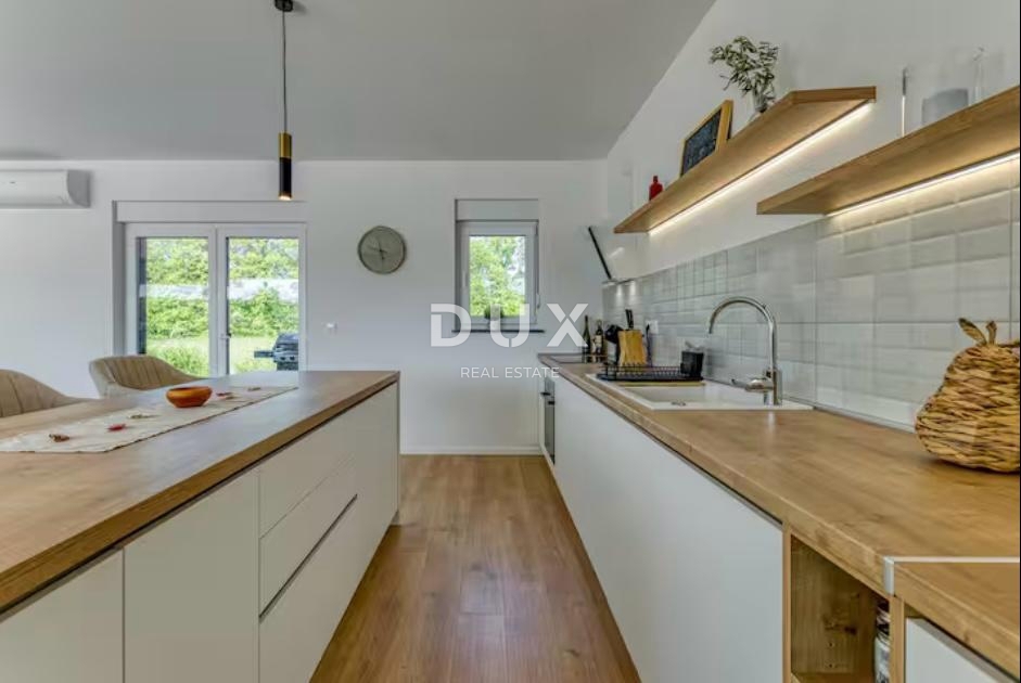 ISTRA, LABIN (okolica) - Moderna novogradnja z bazenom